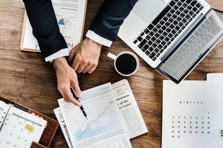 WHAT IS A FLAT INCOME TAX AND HOW DOES IT WORK?