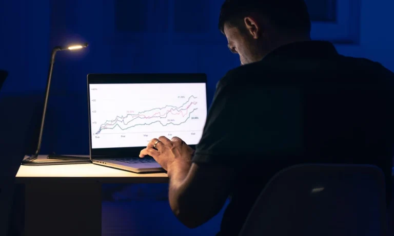 What Consistent Traders Focus On Between Payout Cycles