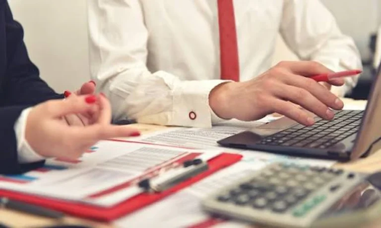 Performance Benchmarking in Audit Services: Industry Standards and Leaders